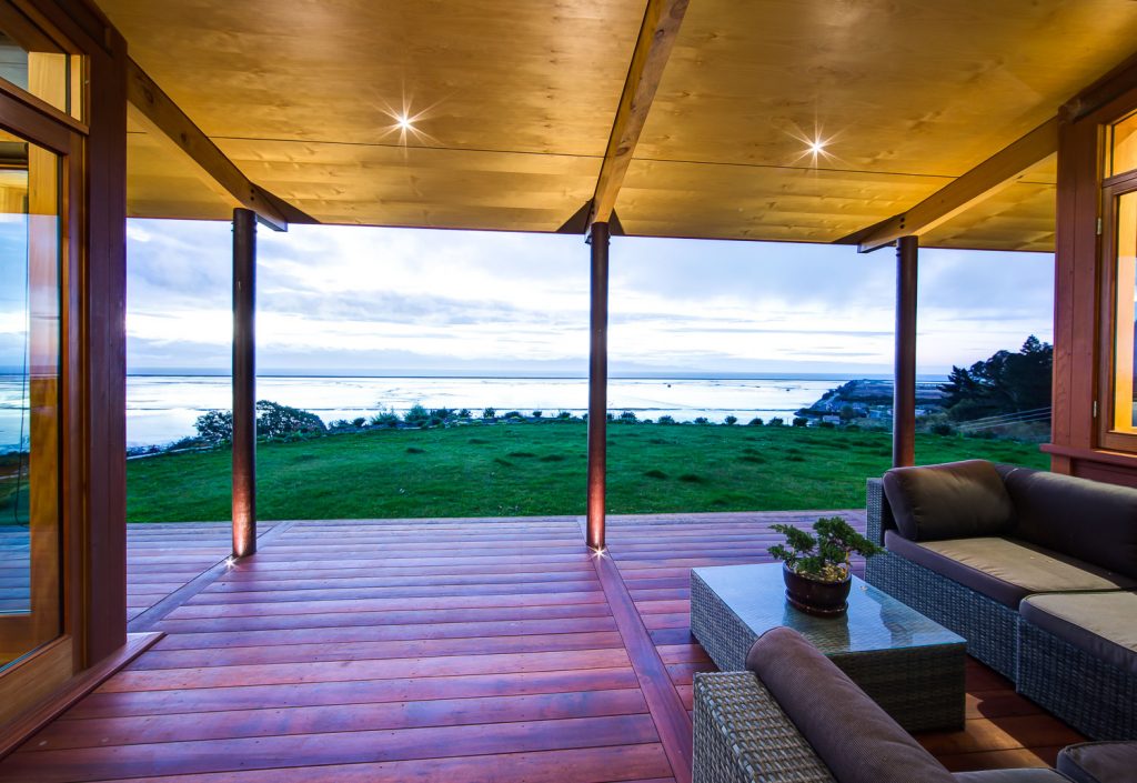 Deck staining and exterior painting for homes